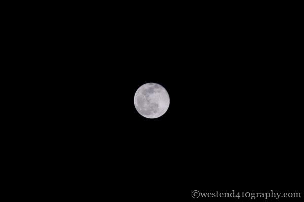 トリミング前の月の写真