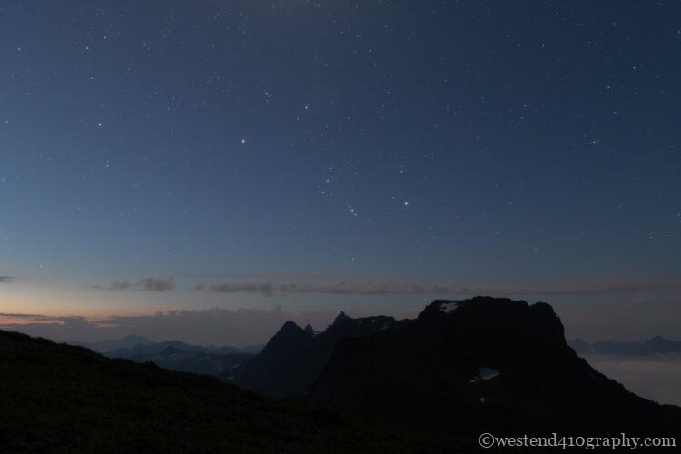 焦点距離35mmで撮影した星座の入った星景写真