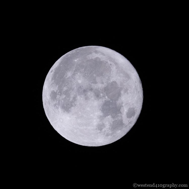 焦点距離960mmで撮った月の写真