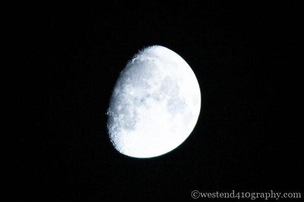 明るく撮れた月の写真
